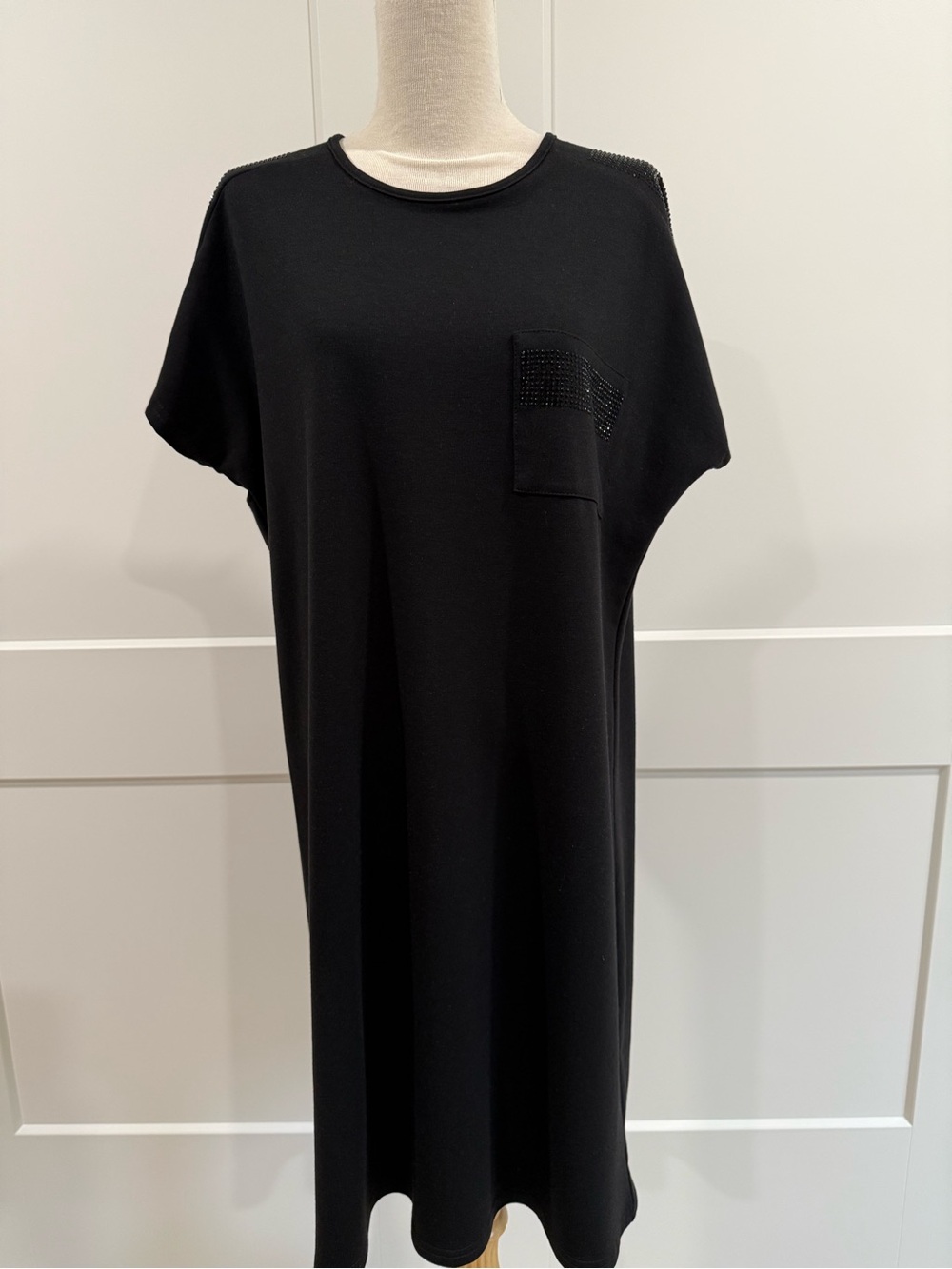 Classic Black Midi Shift Dress with Embellished Pocket